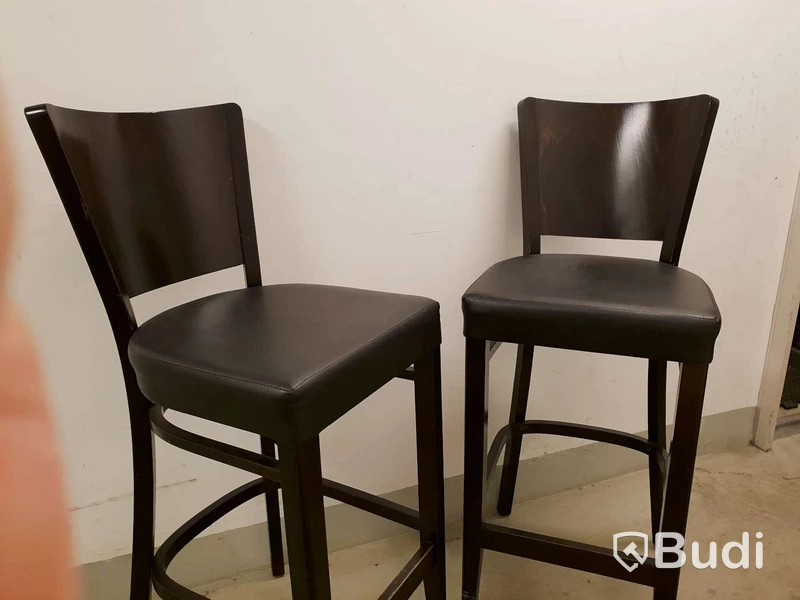 Barstolar 2st mörkbruna med svart sits i konstläder