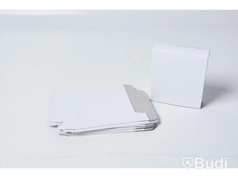 Förpackningsmaterial för butik - plastpåsar, presentkartonger