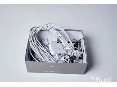 Philips Hue Bridge 2.1 med diverse kablar