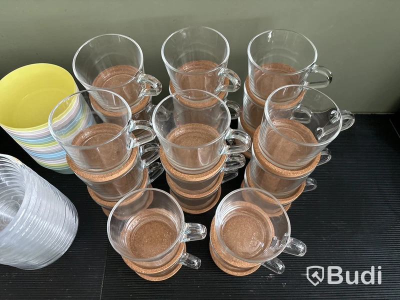 Tallrikar, glas, skålar & kaffekoppar
