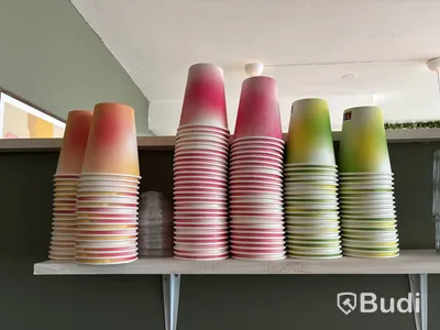 Tallrikar, glas, skålar & kaffekoppar