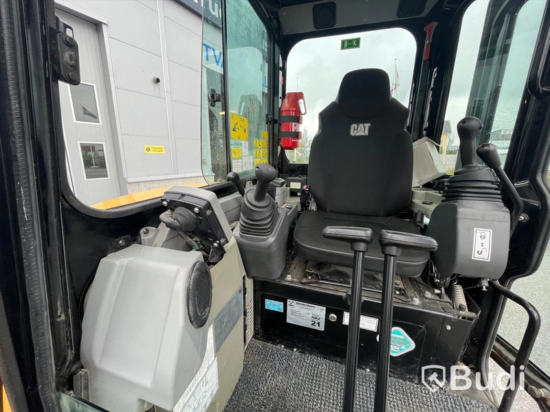 Minigrävare CAT 303.5E CR med tillbehör