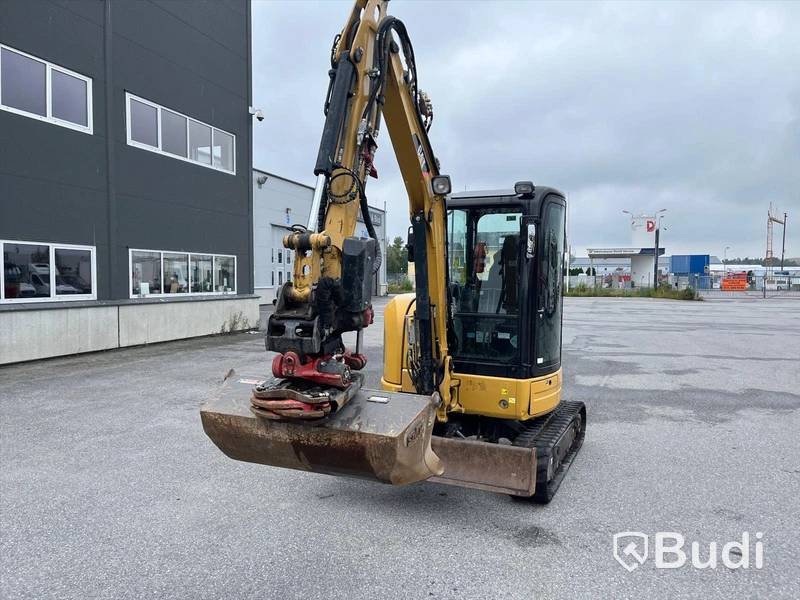Minigrävare CAT 303.5E CR med tillbehör