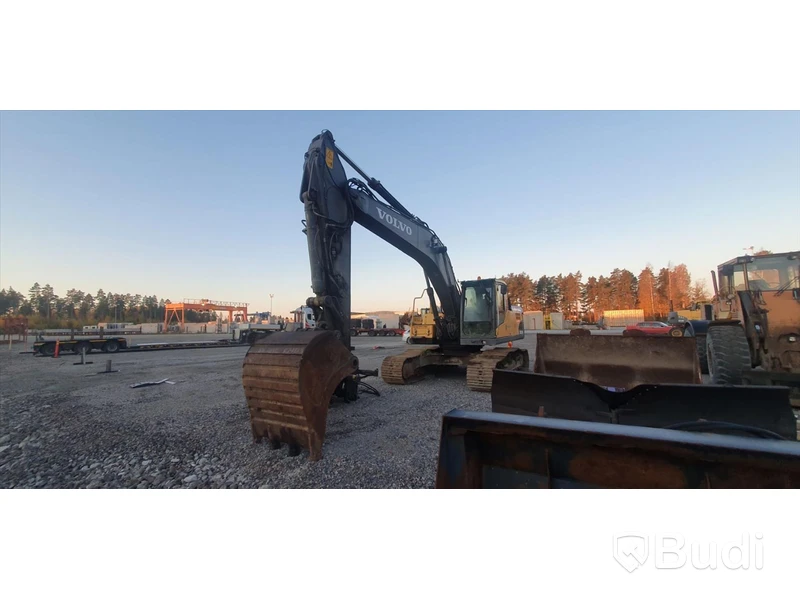 Volvo bandgrävmaskin EC240CL -2009 inkl tillbehör