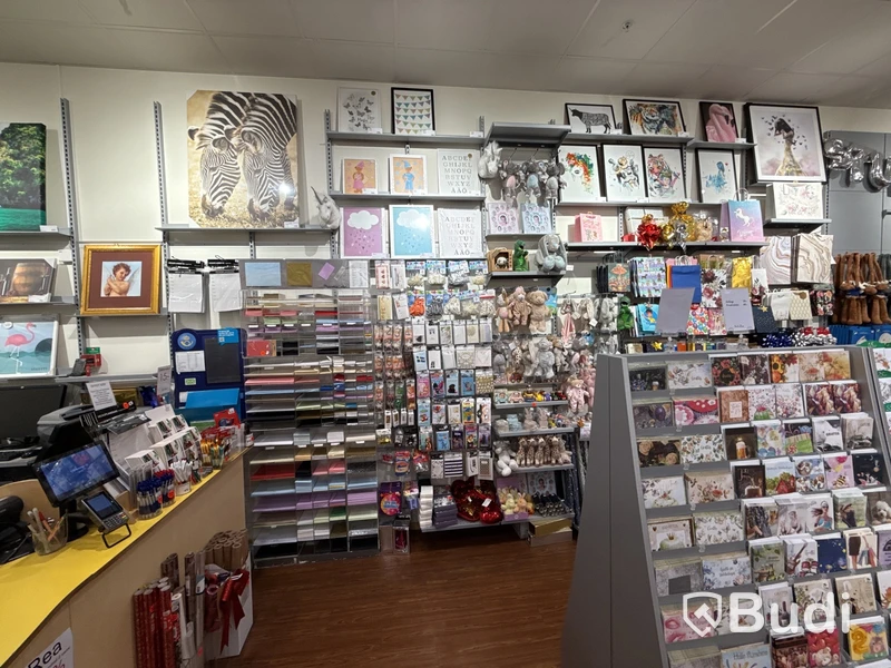 Komplett butik med varor & inredning