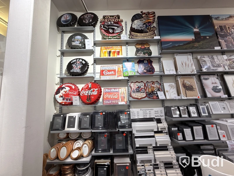 Komplett butik med varor & inredning
