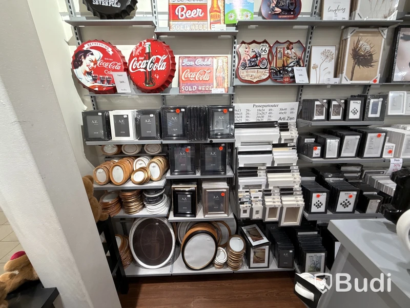 Komplett butik med varor & inredning