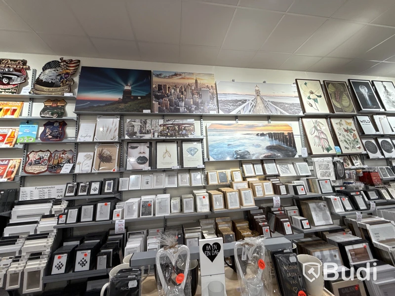 Komplett butik med varor & inredning