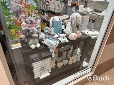 Komplett butik med varor & inredning
