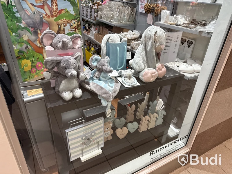 Komplett butik med varor & inredning