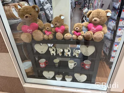 Komplett butik med varor & inredning