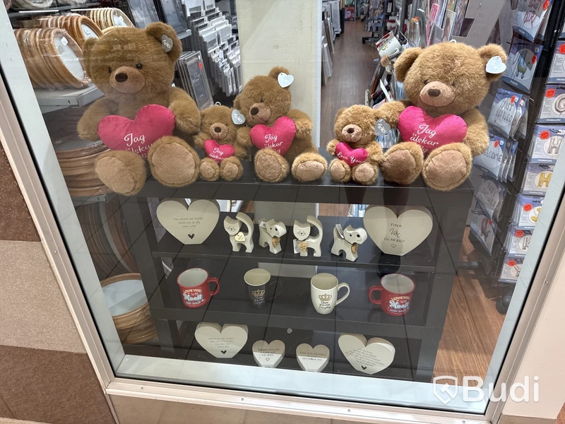 Komplett butik med varor & inredning