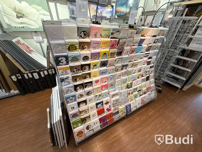 Komplett butik med varor & inredning