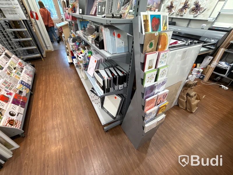 Komplett butik med varor & inredning