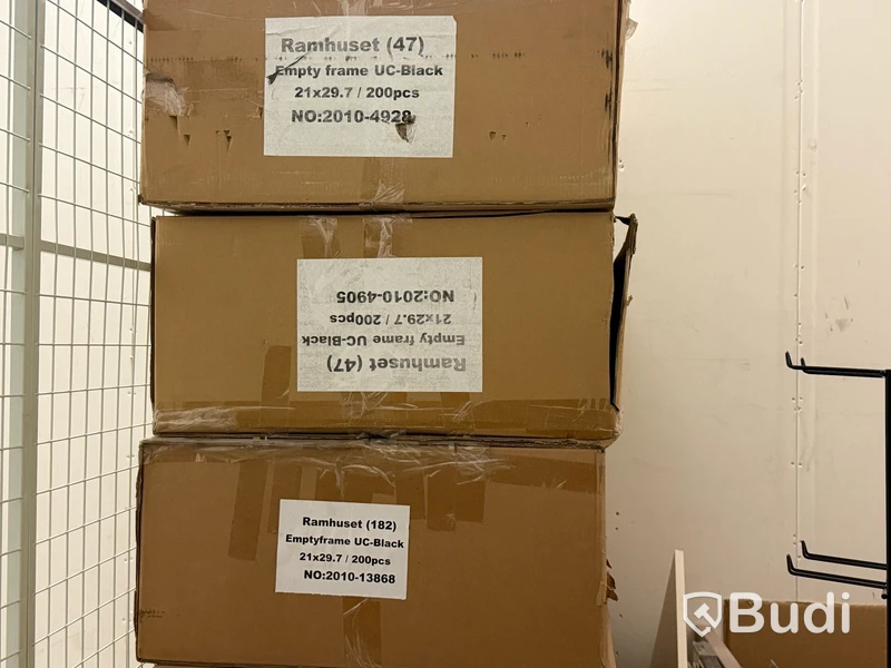Komplett butik med varor & inredning