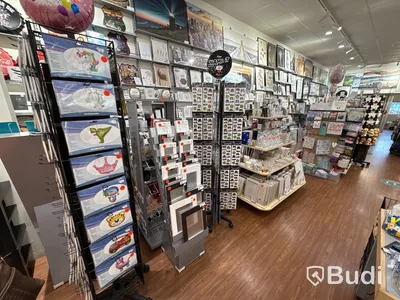 Komplett butik med varor & inredning