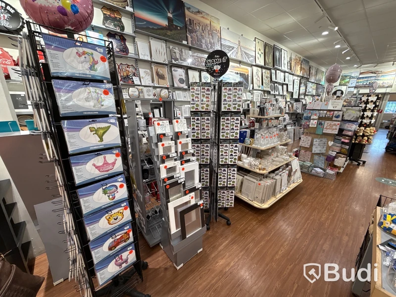 Komplett butik med varor & inredning