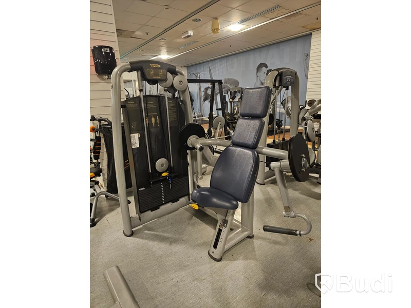 Bicepsmaskin technogym