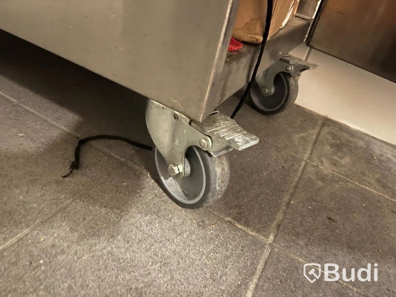 Skåp i rostfritt för bakplåtar med hjul