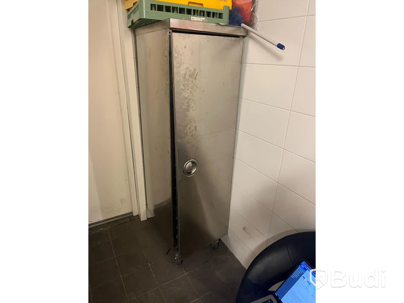 Skåp i rostfritt för bakplåtar med hjul
