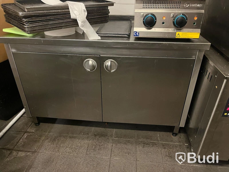 Arbetsbänk i rostfritt med skåp 138 cm bred
