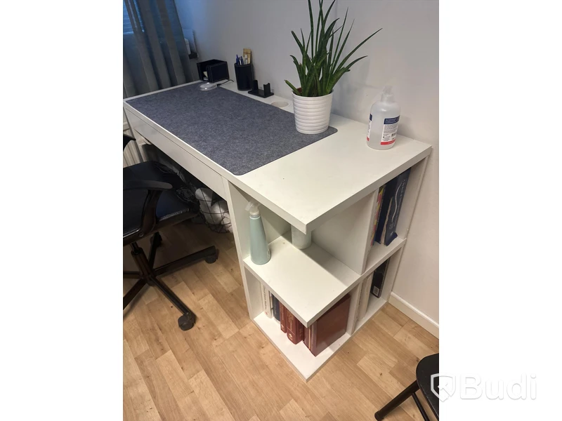 Skrivbord och kontorsstol defekt