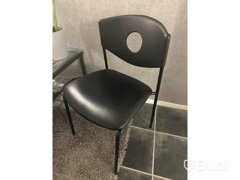 Glasbord i metall med 2 st stolar
