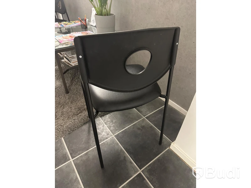 Glasbord i metall med 2 st stolar