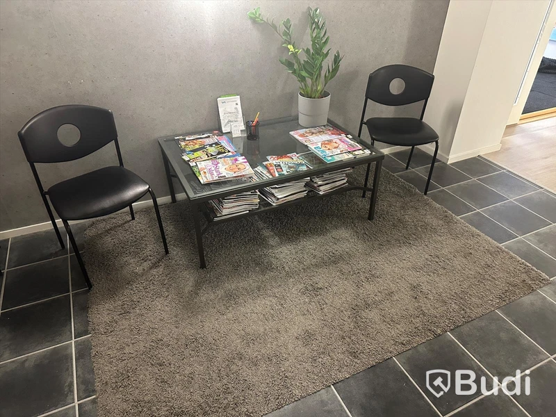 Glasbord i metall med 2 st stolar