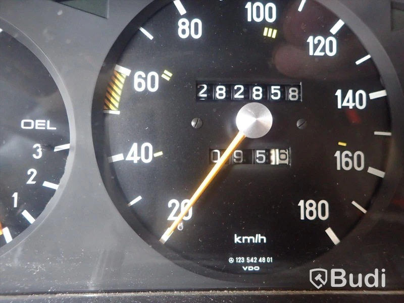 Mercedes 300D 1978 personbil - OMSTARTAD