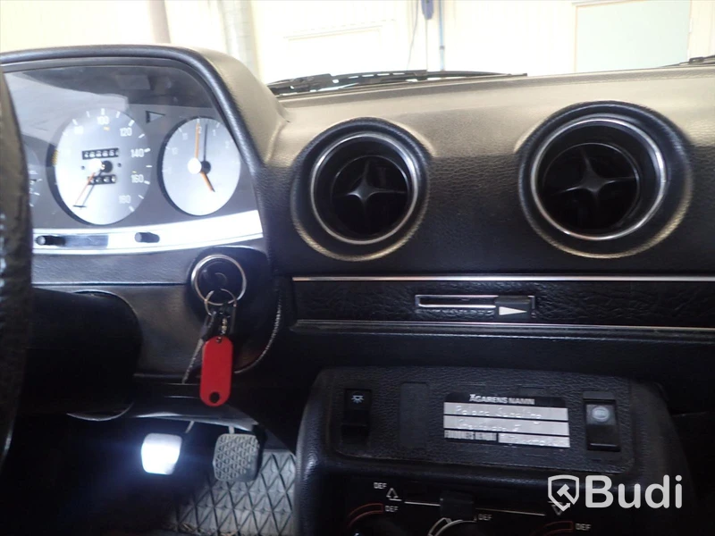 Mercedes 300D 1978 personbil - OMSTARTAD
