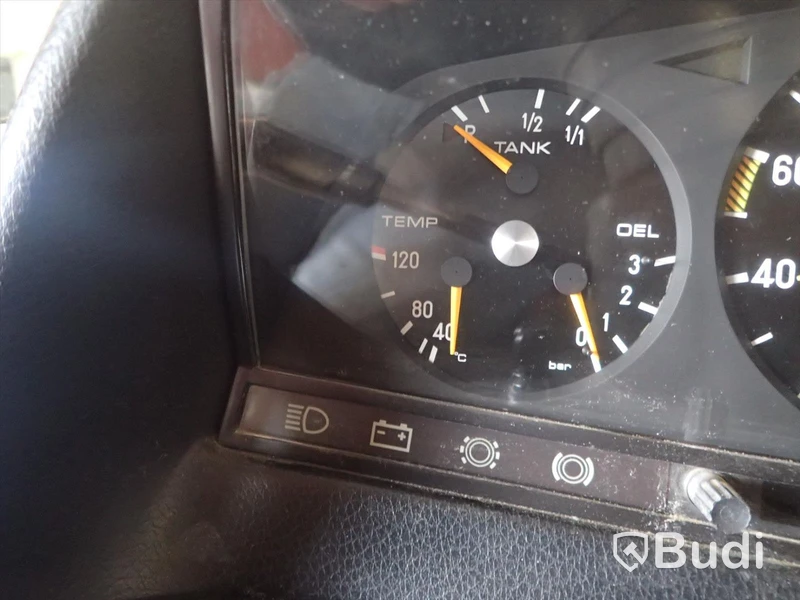 Mercedes 300D 1978 personbil - OMSTARTAD