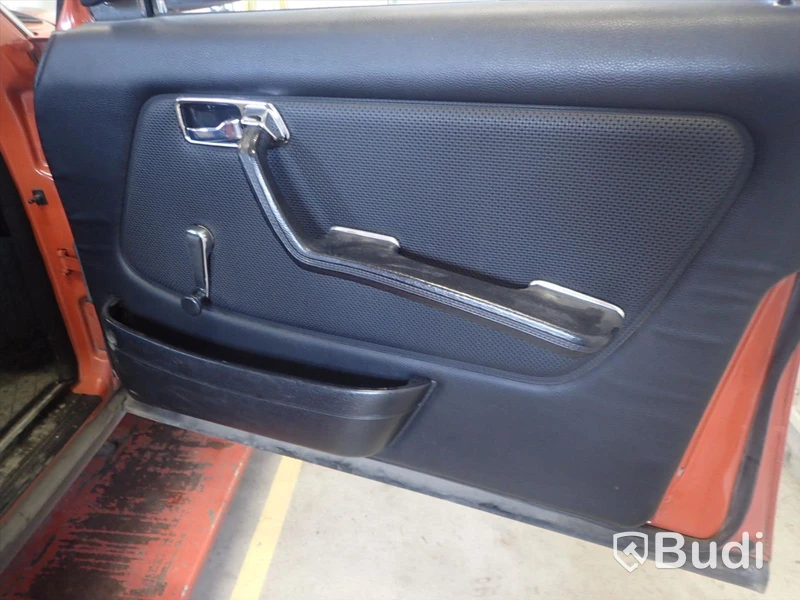 Mercedes 300D 1978 personbil - OMSTARTAD