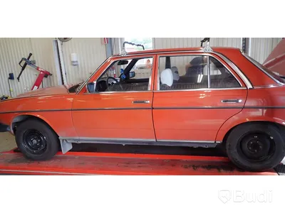 Mercedes 300D 1978 personbil - OMSTARTAD