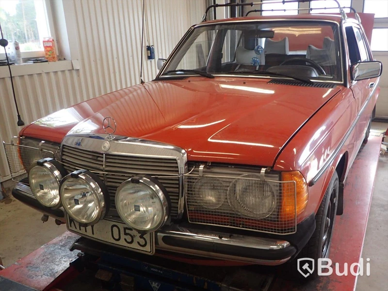 Mercedes 300D 1978 personbil - OMSTARTAD
