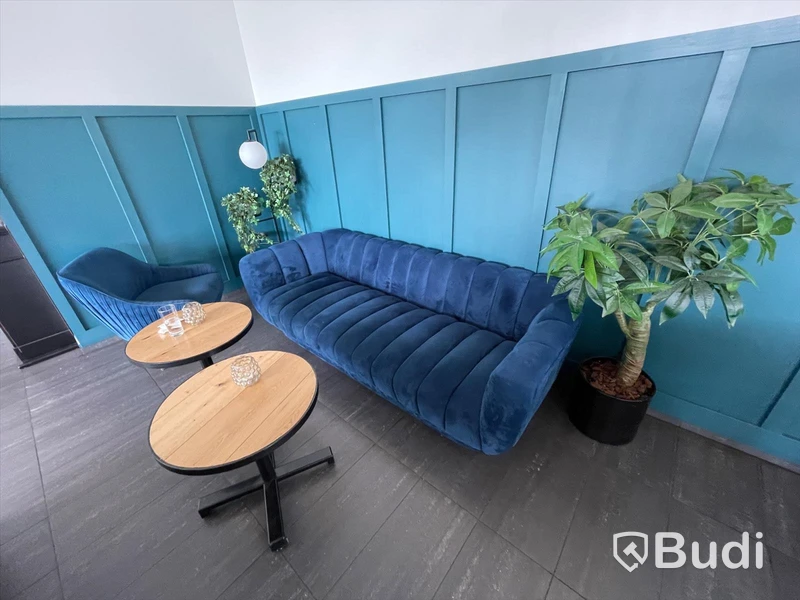 Soffa, fåtölj och 2st bord, lampa med hyllplan