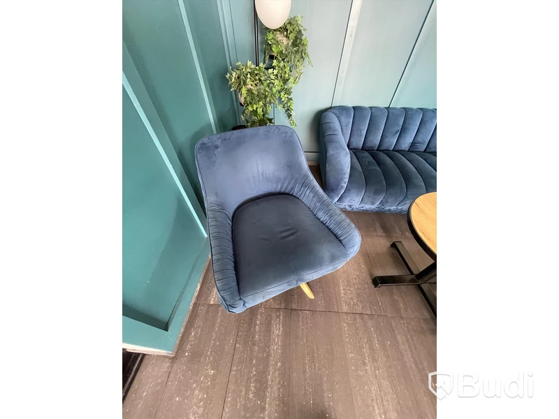 Soffa, fåtölj och 2st bord, lampa med hyllplan