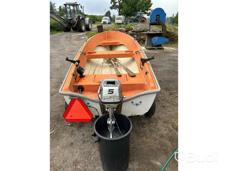 Plasteka med Honda 5 hk & båtvagn