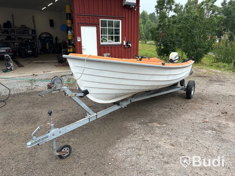 Plasteka med Honda 5 hk & båtvagn