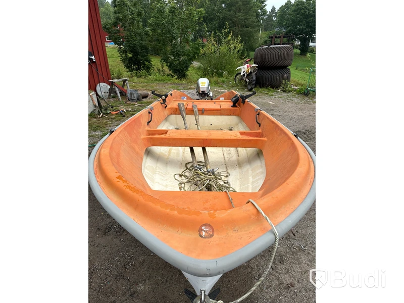 Plasteka med Honda 5 hk & båtvagn