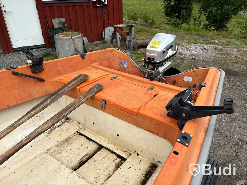 Plasteka med Honda 5 hk & båtvagn