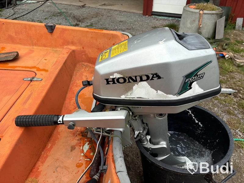 Plasteka med Honda 5 hk & båtvagn