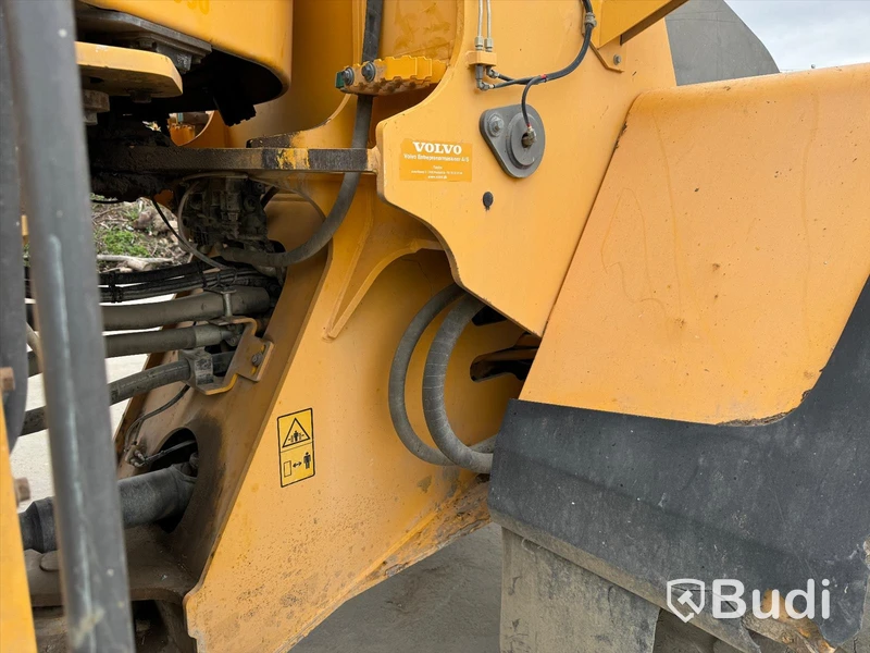 Volvo L180G - 2012 - EXPORT momsfri försäljning inom EU. Chassi no: VCEL180GP00019735 - Köpare: P.W. SAKBUD PRZEMYSLAW SAK, VAT PL4990414552 , Land: Polen, Intrastat HS code: 84295200, Vikt: 29700 kg