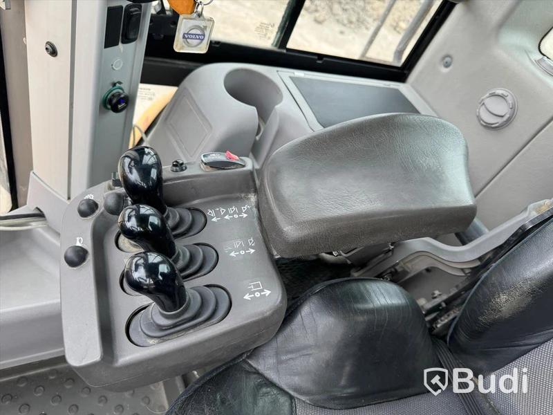 Volvo L180G - 2012 - EXPORT momsfri försäljning inom EU. Chassi no: VCEL180GP00019735 - Köpare: P.W. SAKBUD PRZEMYSLAW SAK, VAT PL4990414552 , Land: Polen, Intrastat HS code: 84295200, Vikt: 29700 kg