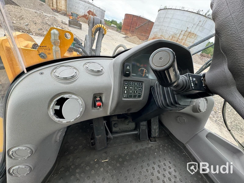 Volvo L180G - 2012 - EXPORT momsfri försäljning inom EU. Chassi no: VCEL180GP00019735 - Köpare: P.W. SAKBUD PRZEMYSLAW SAK, VAT PL4990414552 , Land: Polen, Intrastat HS code: 84295200, Vikt: 29700 kg