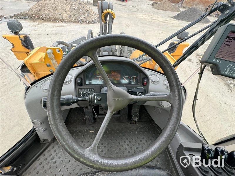 Volvo L180G - 2012 - EXPORT momsfri försäljning inom EU. Chassi no: VCEL180GP00019735 - Köpare: P.W. SAKBUD PRZEMYSLAW SAK, VAT PL4990414552 , Land: Polen, Intrastat HS code: 84295200, Vikt: 29700 kg