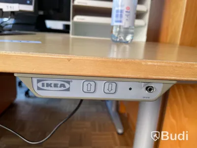 Skrivbord IKEA samt kontorsstol