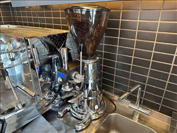 Kaffekvarn med digital display, macap, nypris 30.000 sek 