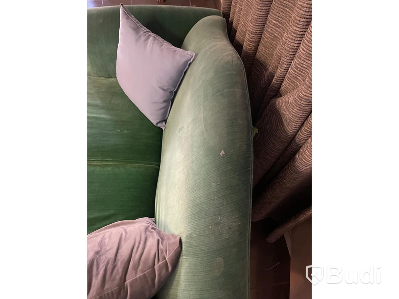 Grön soffa, 166x75x80 cm Obs! Fläckar förekommer.