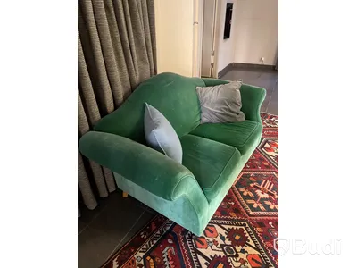 Grön soffa, 166x75x80 cm Obs! Fläckar förekommer.